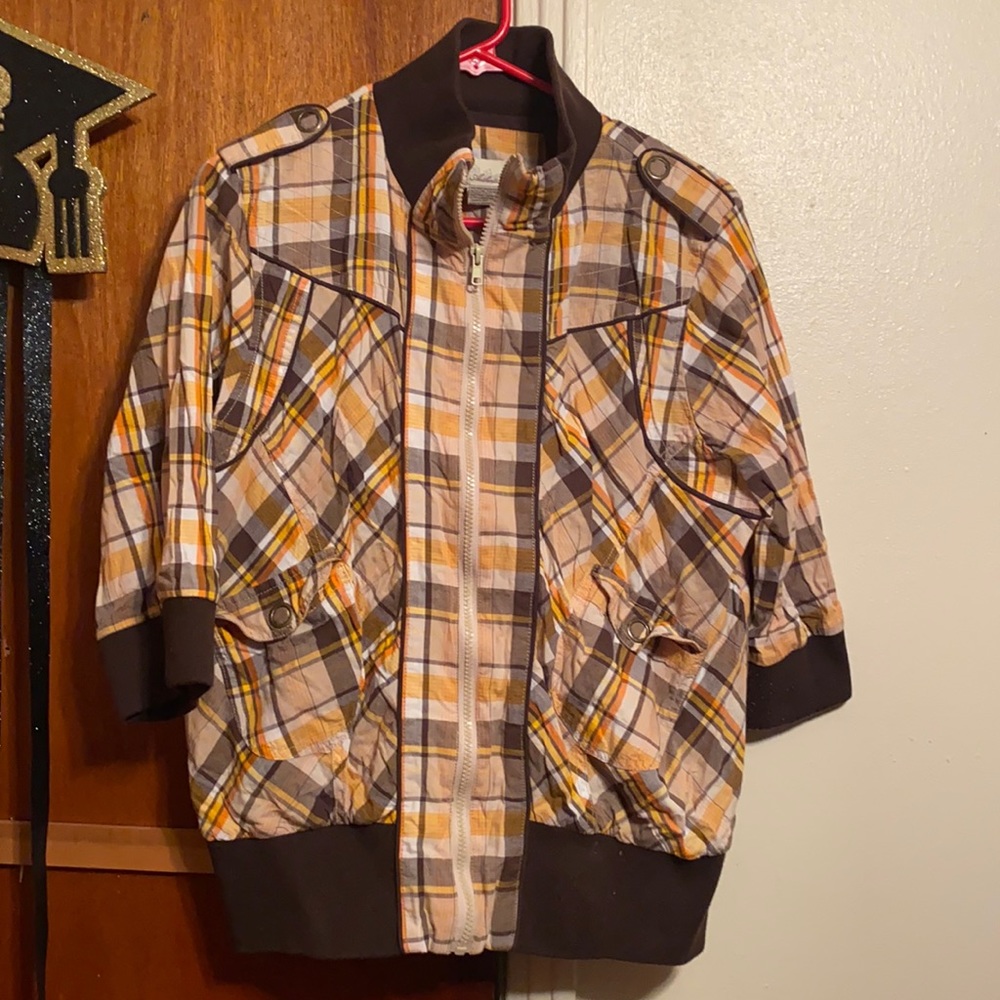 Midsize sleeve jacket.